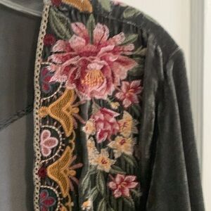 Beautiful size large johnny was size large velvet floral embroidered jacket